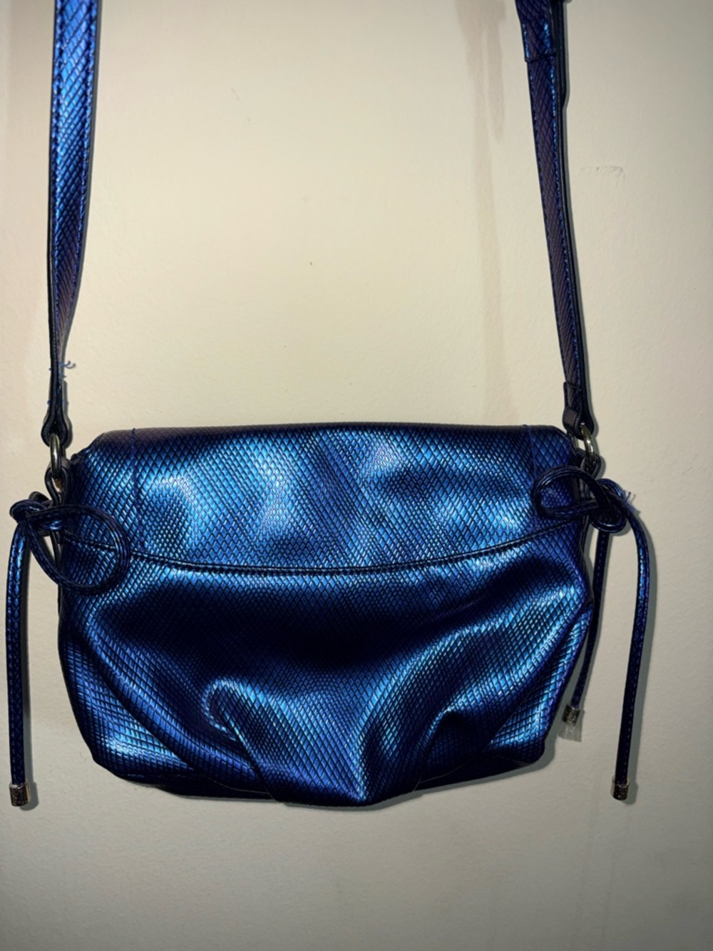 Juicy Couture Metallic Blue/Purple Crossbody Shoulder Bag w/ gold charm - Picture 2 of 8